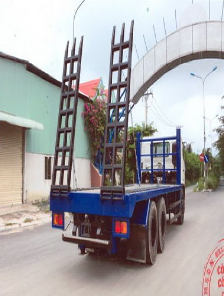GIÁ XE TẢI HINO 3 CHÂN CHỞ XE CƠ GIỚI 1
