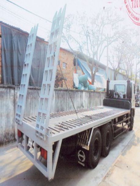 GIÁ XE TẢI HINO 3 CHÂN THÙNG DÀI 9M 1