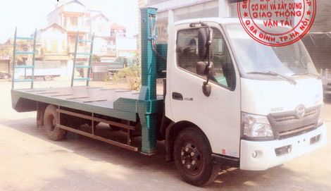 GIÁ XE TẢI HINO 5 TẤN CHỞ XE CƠ GIỚI 0