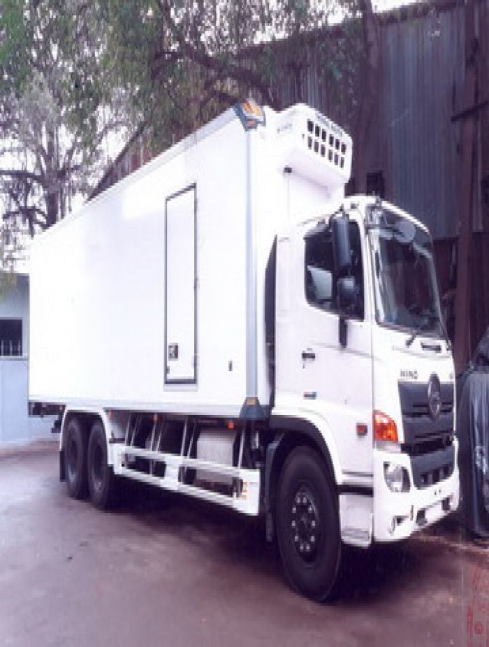 GIÁ XE HINO 3 CHÂN THÙNG ĐÔNG LẠNH 9.3 M 0