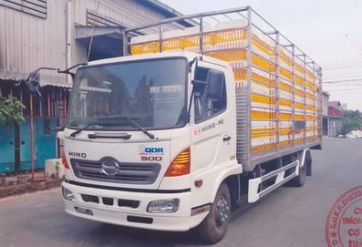 GIÁ XE TẢI HINO 6.4 TẤN EURO4 THÙNG GIA CẦM 0